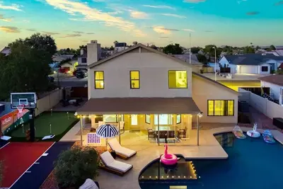 Image de Peoria Paradise: Basketball | Heated Pool | Games