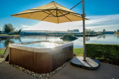 Image de Huge Home! Sleeps 23, Private Lake, Gym, Hot Tub, Game Room, Theatre, Karaoke