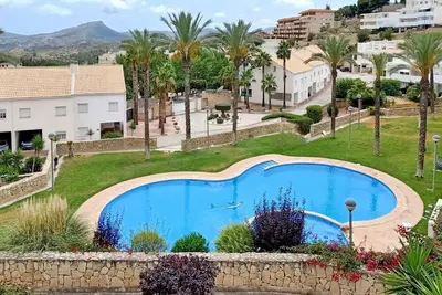 Image de Maison de plain-pied avec piscine commune