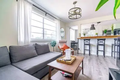 Image de Short North/Downtown | Walk to Convention Center | Free Parking | 5, 800+ Reviews