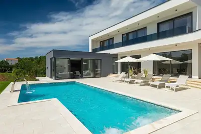 Belle maison à Tinjan