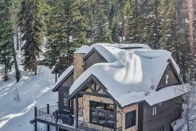 Image de Pinnacle Peak Estate @ Tamarack Resort | Spacious Modern Ski/Golf Retreat | Theater Room | Hot Tub