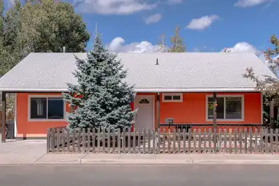 Image de Lower Rates! The Grand Canyon Orange Blossom -Downtown with A/C.