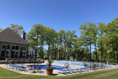 🏊‍♂️ Walk to the Pool, 🌲 Relax in the Trees – Your Summer Escape Awaits! ☀️