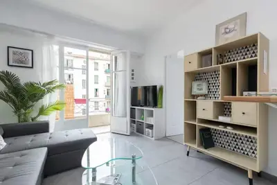Image de New Listing! ! Bright & spacious 2 beds close by Ave. Jean Medecin & Nice-Ville