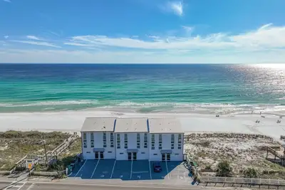 Image de Beach Front #6 w/ Private Beach Access sleeps 10/3. 5
