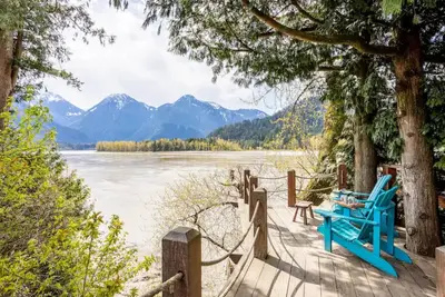 Image de Fraser River Waterfront Cottage in Hope Bc