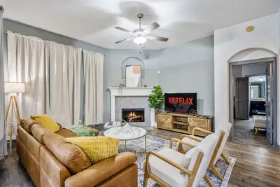 Image de Cypress Getaway: Pet-Friendly Comfort Meets Relaxing Vibes