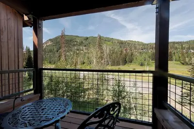 Image de Black Bear Townhome across from Purgatory - Free Ski Shuttle - Deck - Views