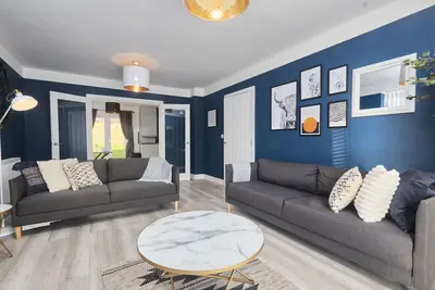 Image de Homebird Property Ash Tree House