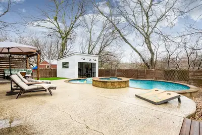 Image de 10 Min to Downtown~Luxury Home w/ Pool, Outdoor Tv