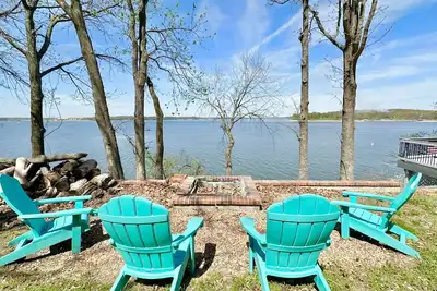 Image de The Honeycomb House: Waterfront > Hot Tub > Game Room > Boat Dock