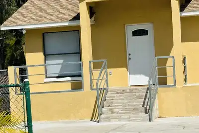 Image de Remodeled Duplex. Close to apollo Beach and places to eat and entertainments.