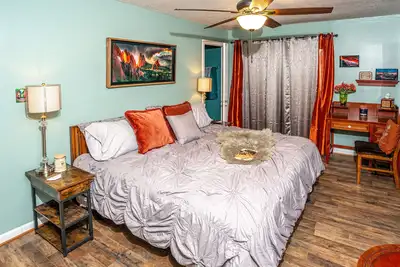 Image de Speedway Pit Stop Bungalow in the heart of Speedway. Walk to Ims, & Restaurants