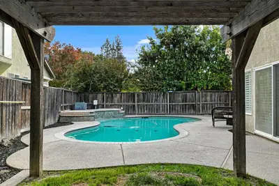 Image de Large 5 Bedroom Home - Family Getaway w/ Pool