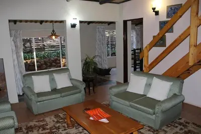 Image de Cosy Cottage with Magnificent Lake and Mountain Views\n