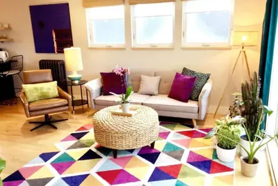 Modern & Sunny House Steps from the Promenade. Private Parking!