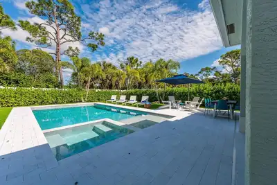 Image de Jupiter Palms Oasis | Luxe Pool/Spa Table Tennis!