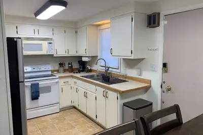 Image de Alaskana - Walk to Downtown, 3 Bedroom Upper Apt