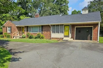 Image de Beautiful 4 Bed Retreat near Elon College and The Burlington City Park.