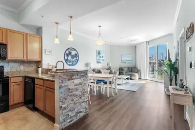 Image de Stylish Ground Floor Unit w/Amazing Resort Amenities Near the Beach!