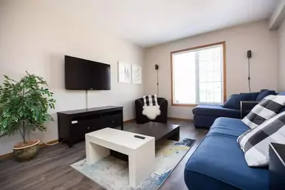 Image de Family-Friendly Haven in Trendy South Osborne: 5-Star Comfort and Convenience!