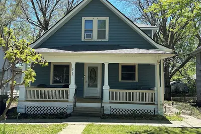 Image de Cozy Sumner St. Suite 3 Bd 2 Ba