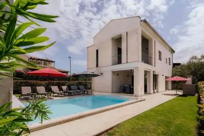 Image de Superbe maison à Pula avec sauna