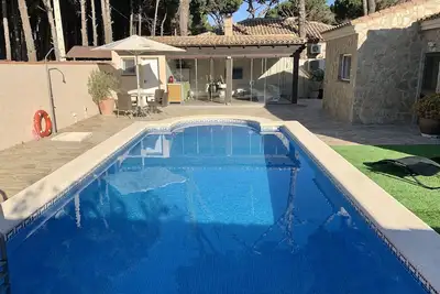 Image de Bonita Casa Con Piscina Privada y Porche Acristalado