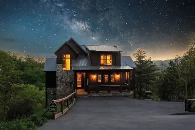 Image de Rustic Luxury Cabin with Indoor Pool