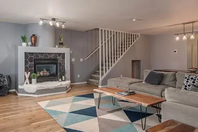 Image de Cozy Townhouse Close To Airport!