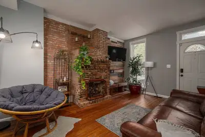 Johns Hopkins Historic Renovated home - Location!