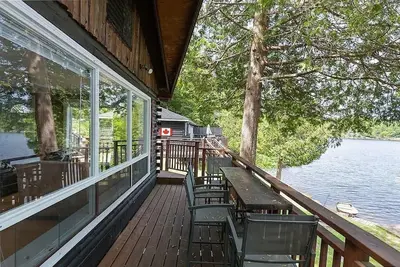 Image de Panoramic Muskoka Cottage “The Nest”
