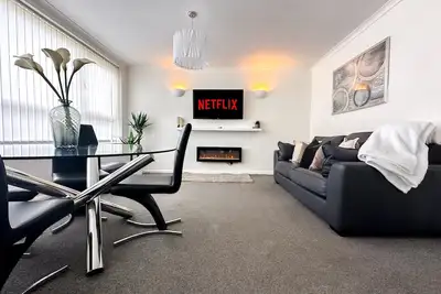 Image de Stylish 2bd Apartment w/ Free parking & Wifi- Near M6 & Family friendly park