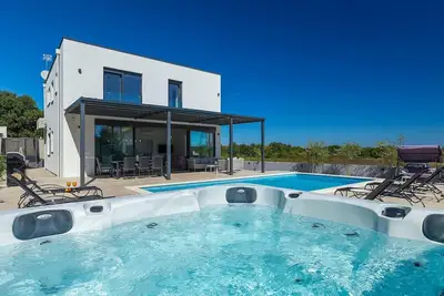 Image de Superbe maison à Pula avec sauna