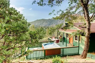 Image de The Enchanted Lookout - luxury Julian cabin & spa.
