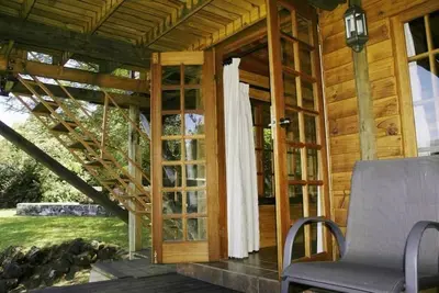 Image de Hidden Gem with magnificent lake and mountain views.