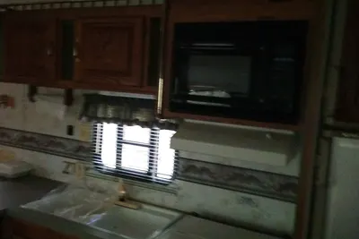 Image de Camper off home in wooded property small creek.