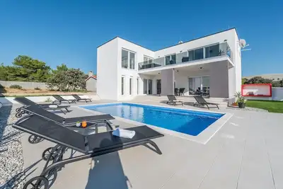 Image de Belle maison à Vrsi avec sauna