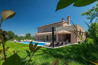 Image de Superbe maison à Pazin avec sauna