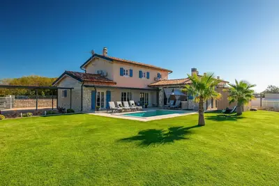 Image de Belle maison à Maruzini avec sauna