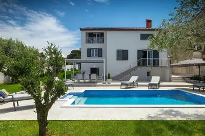 Image de Superbe maison à Pula avec sauna