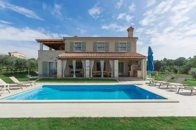 Image de Belle maison à Visnjan avec piscine privée, utilisable à l'intérieur ou à.