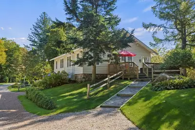 Image de \"The Caddyshack\" Rustic & Cozy 5 bed 3 bath w/ charming grounds!