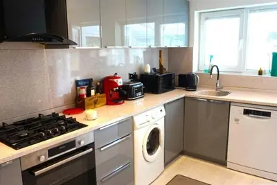 Image de Lovely Family Home in Rainham. Relax at this peaceful home away from home. \n