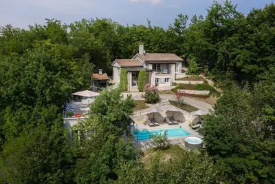 Image de Belle maison à Pican avec sauna