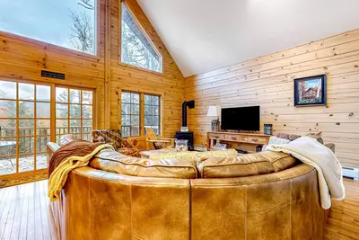Image de Log cabin-style home with mountain view - close to Vast/skiing/hiking/golf