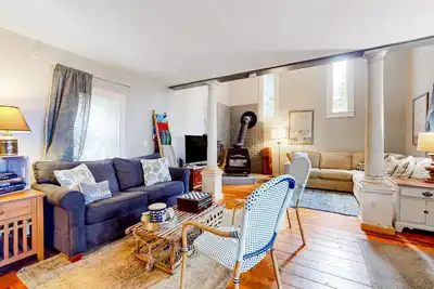 Image de Historical home overlooking the river, walk to the village & covered bridge