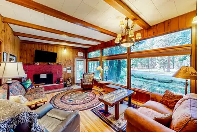 Image de Charming Wallowa Lake home with forest views, fireplace, & private W/D