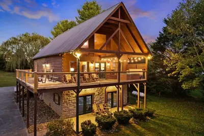 Image de Riverside Retreat Near Dollywood Hot Tub, Firepit, Game Room+Free Attraction Tix